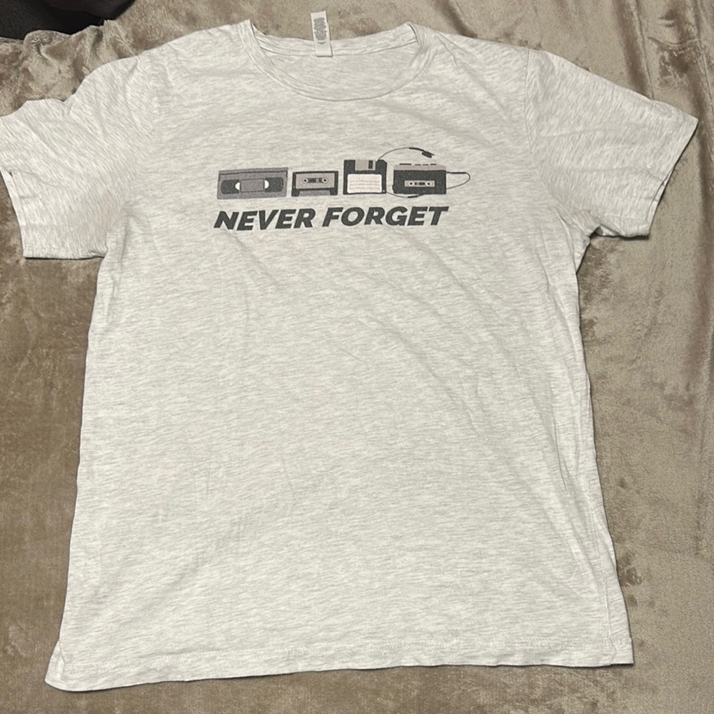 Women’s Med Gray Graphic T-Shirt